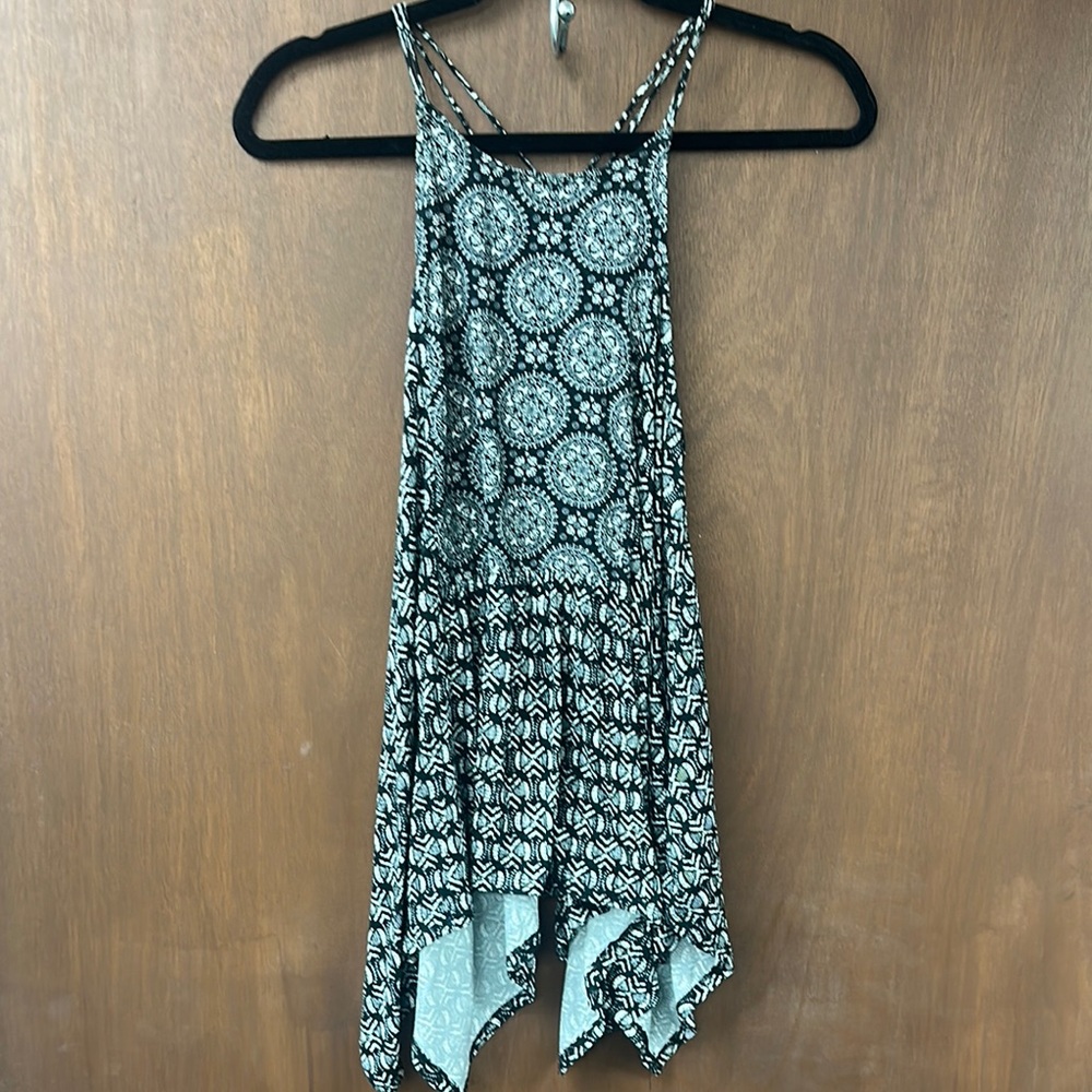 Xhilararion Black and White Geometric Pattern Flowy  Top. Size S.